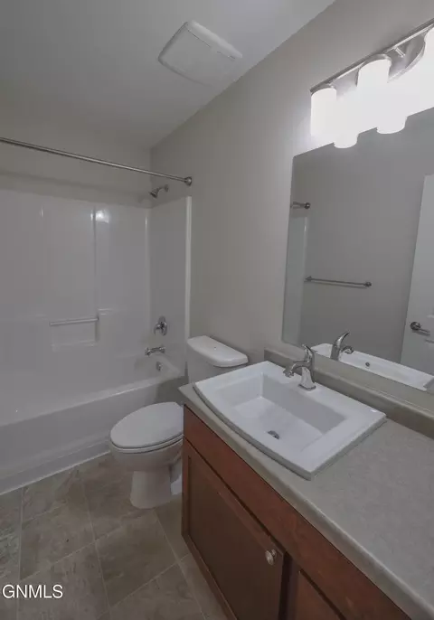 Bath - 2807 28th St W, Williston, ND 58801 photo 2 of 4