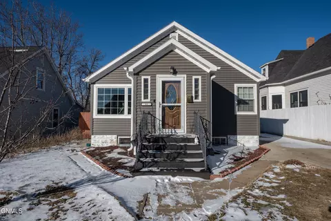 35 6th Ave W, Dickinson, ND 58601