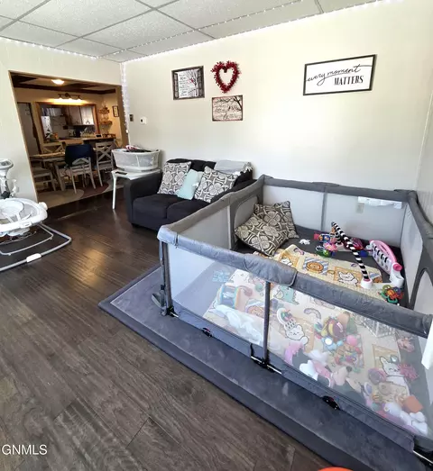 Living - 307 5th Ave, Edgeley, ND 58433 photo 3 of 4