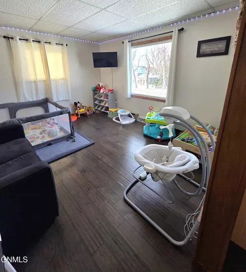 Living - 307 5th Ave, Edgeley, ND 58433 photo 2 of 4