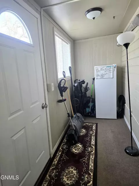 Exterior - 307 5th Ave, Edgeley, ND 58433 photo 2 of 5