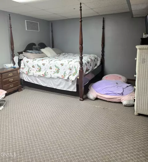 Bedroom - 307 5th Ave, Edgeley, ND 58433 photo 6 of 12
