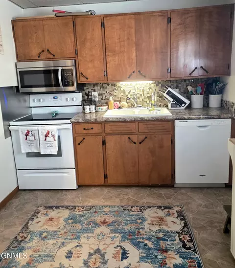 Kitchen - 307 5th Ave, Edgeley, ND 58433 photo 3 of 6