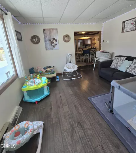 Living - 307 5th Ave, Edgeley, ND 58433 photo 1 of 4