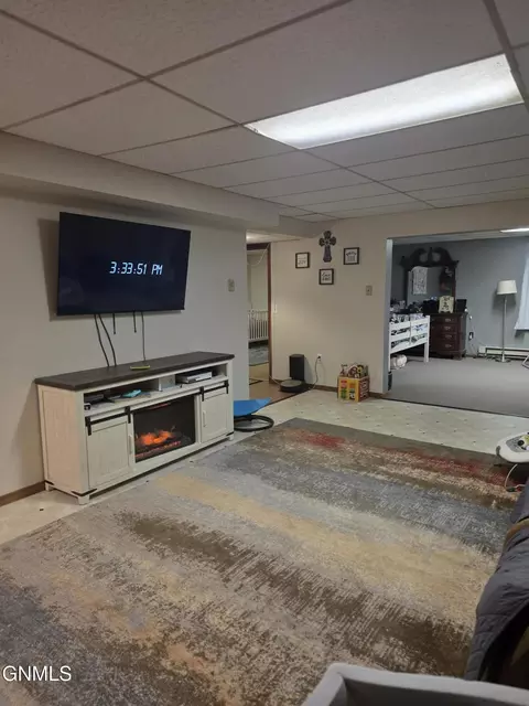 Living - 307 5th Ave, Edgeley, ND 58433 photo 4 of 4