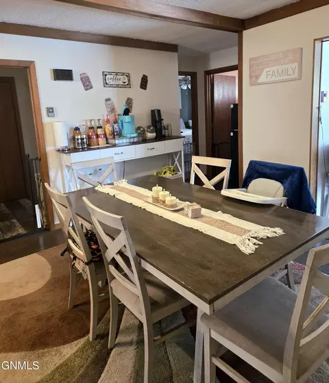 Dining - 307 5th Ave, Edgeley, ND 58433 photo 1 of 4