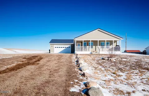 13087 Sandy St, Arnegard, ND 58835
