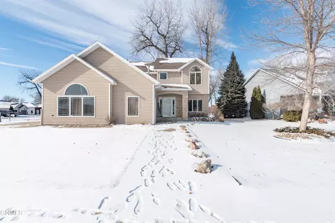 3406 Heartwood Dr SE, Mandan, ND 58554