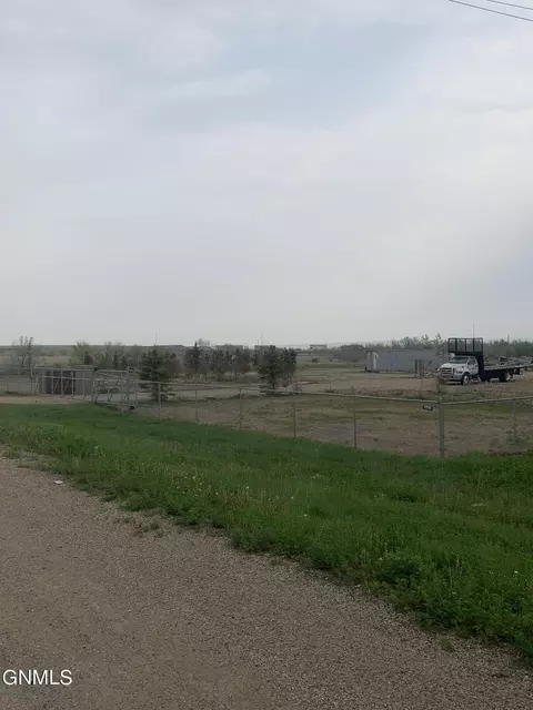 5622 Oil Ave, Williston, ND 58801