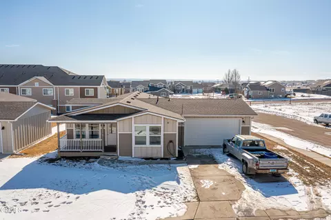 2413 24th St W, Williston, ND 58801