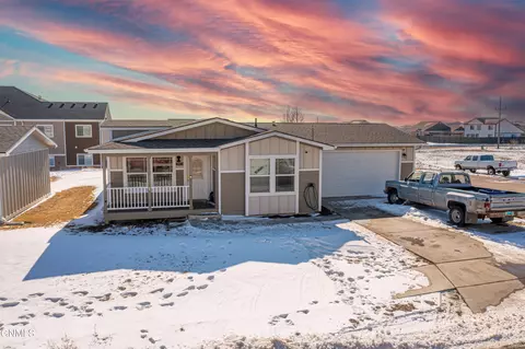 2413 24th St W, Williston, ND 58801