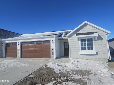 4406 Kites Ln, Bismarck, ND 58503