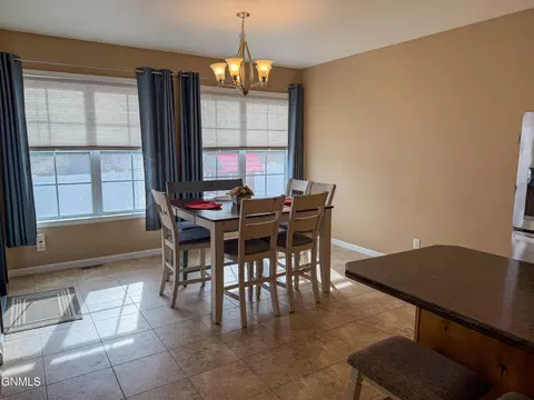 Dining - 648 13th St E, Dickinson, ND 58601 photo 1 of 2