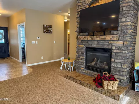 Living - 648 13th St E, Dickinson, ND 58601 photo 2 of 5