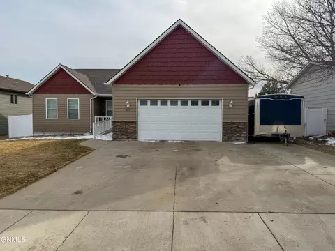 Exterior - 648 13th St E, Dickinson, ND 58601 photo 3 of 10