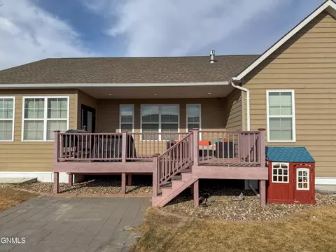 Exterior - 648 13th St E, Dickinson, ND 58601 photo 9 of 10