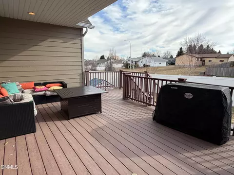 Exterior - 648 13th St E, Dickinson, ND 58601 photo 6 of 10