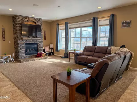 Living - 648 13th St E, Dickinson, ND 58601 photo 1 of 5