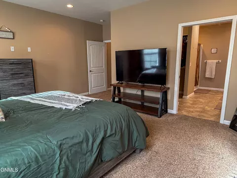 Bedroom - 648 13th St E, Dickinson, ND 58601 photo 4 of 8