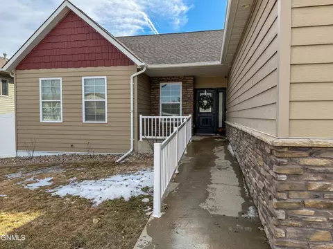 Exterior - 648 13th St E, Dickinson, ND 58601 photo 2 of 10