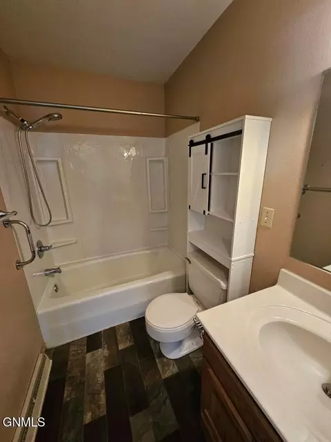 Bath - 891 Dell Ave, Dickinson, ND 58601 photo 1 of 1