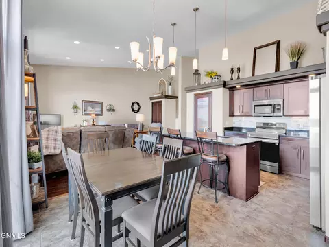 1739 Calgary Loop, Bismarck, ND 58503 photo 16