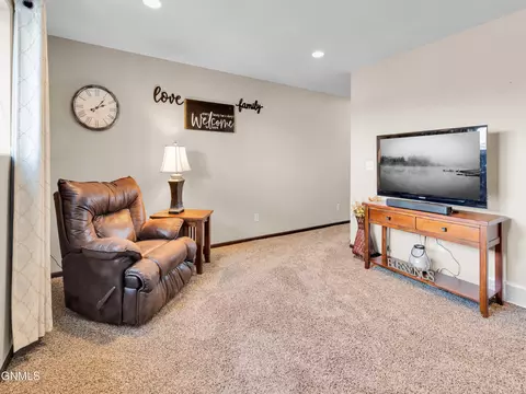 1739 Calgary Loop, Bismarck, ND 58503 photo 31