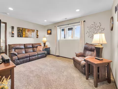 1739 Calgary Loop, Bismarck, ND 58503 photo 30