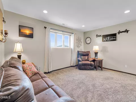 1739 Calgary Loop, Bismarck, ND 58503 photo 33