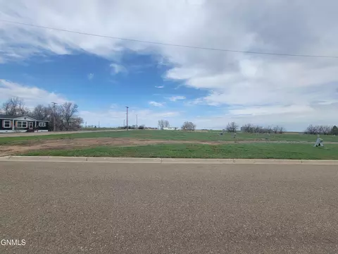 301 Hickman St, Grenora, ND 58845