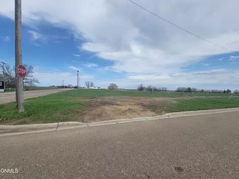 301 Hickman St, Grenora, ND 58845 photo 2