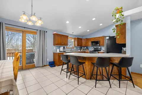 1821 16th Ct W, Williston, ND 58801 photo 17