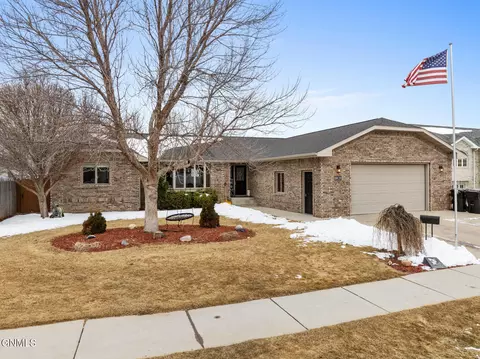1821 16th Ct W, Williston, ND 58801 photo 3