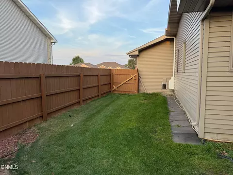 1821 16th Ct W, Williston, ND 58801 photo 45