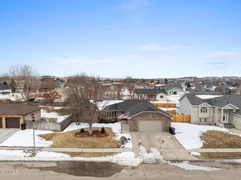1821 16th Ct W, Williston, ND 58801 photo 8