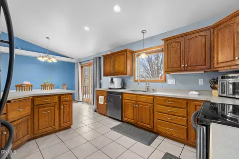 1821 16th Ct W, Williston, ND 58801 photo 20