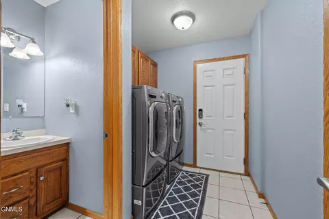1821 16th Ct W, Williston, ND 58801 photo 31