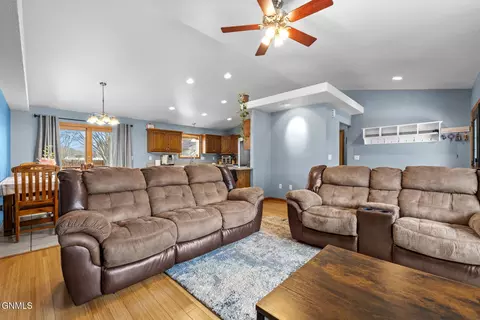 1821 16th Ct W, Williston, ND 58801 photo 15