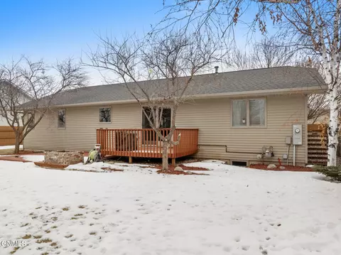 1821 16th Ct W, Williston, ND 58801 photo 6