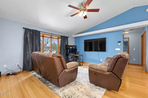 1821 16th Ct W, Williston, ND 58801 photo 14
