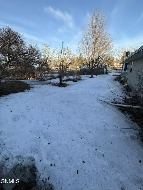 Exterior - 206 Elm St E, Gackle, ND 58442 photo 2 of 7