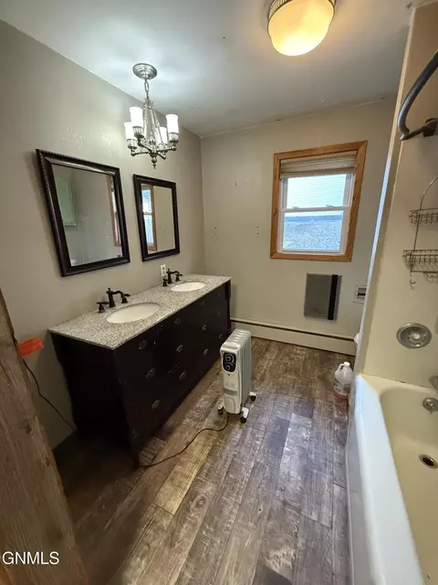 Bath - 206 Elm St E, Gackle, ND 58442 photo 1 of 3