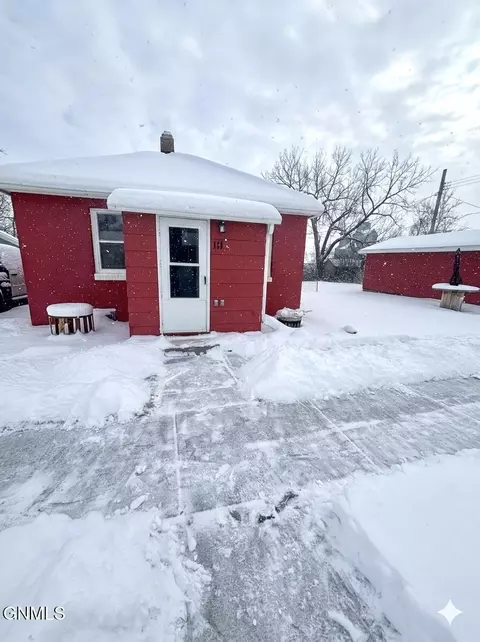 111 7th St N, New Salem, ND 58563