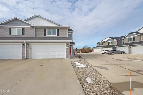 2625 Douglas Pl SE, Mandan, ND 58554 photo 3