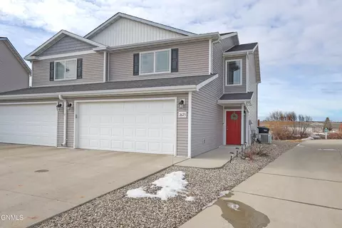 2625 Douglas Pl SE, Mandan, ND 58554 photo 2