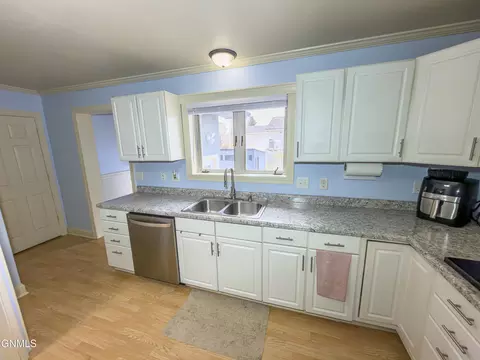 Kitchen - 4509 Main St, Williston, ND 58801 photo 4 of 9