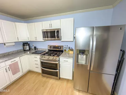 Kitchen - 4509 Main St, Williston, ND 58801 photo 3 of 7