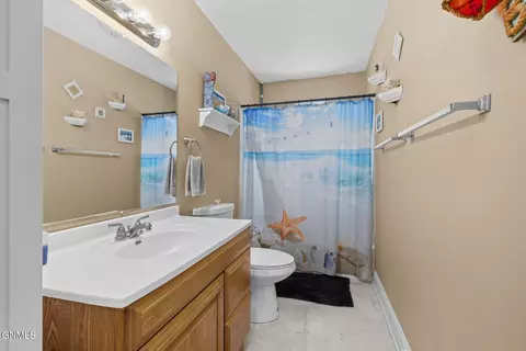 Bath - 4509 Main St, Williston, ND 58801 photo 2 of 4