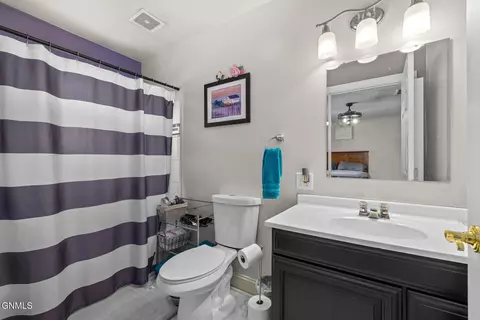 Bath - 4509 Main St, Williston, ND 58801 photo 3 of 4