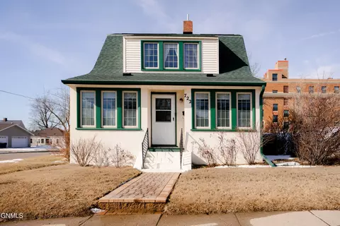 722 4th Ave SE, Jamestown, ND 58401